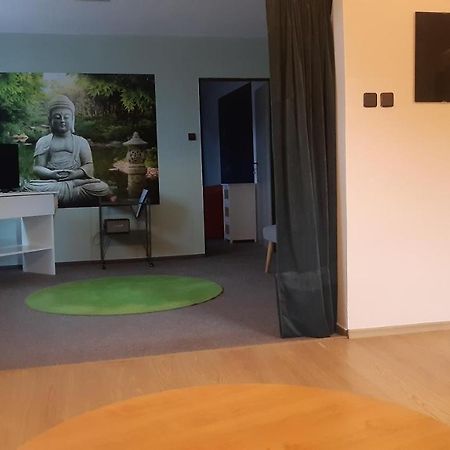 Budha Apartma Jirikov  Ngoại thất bức ảnh