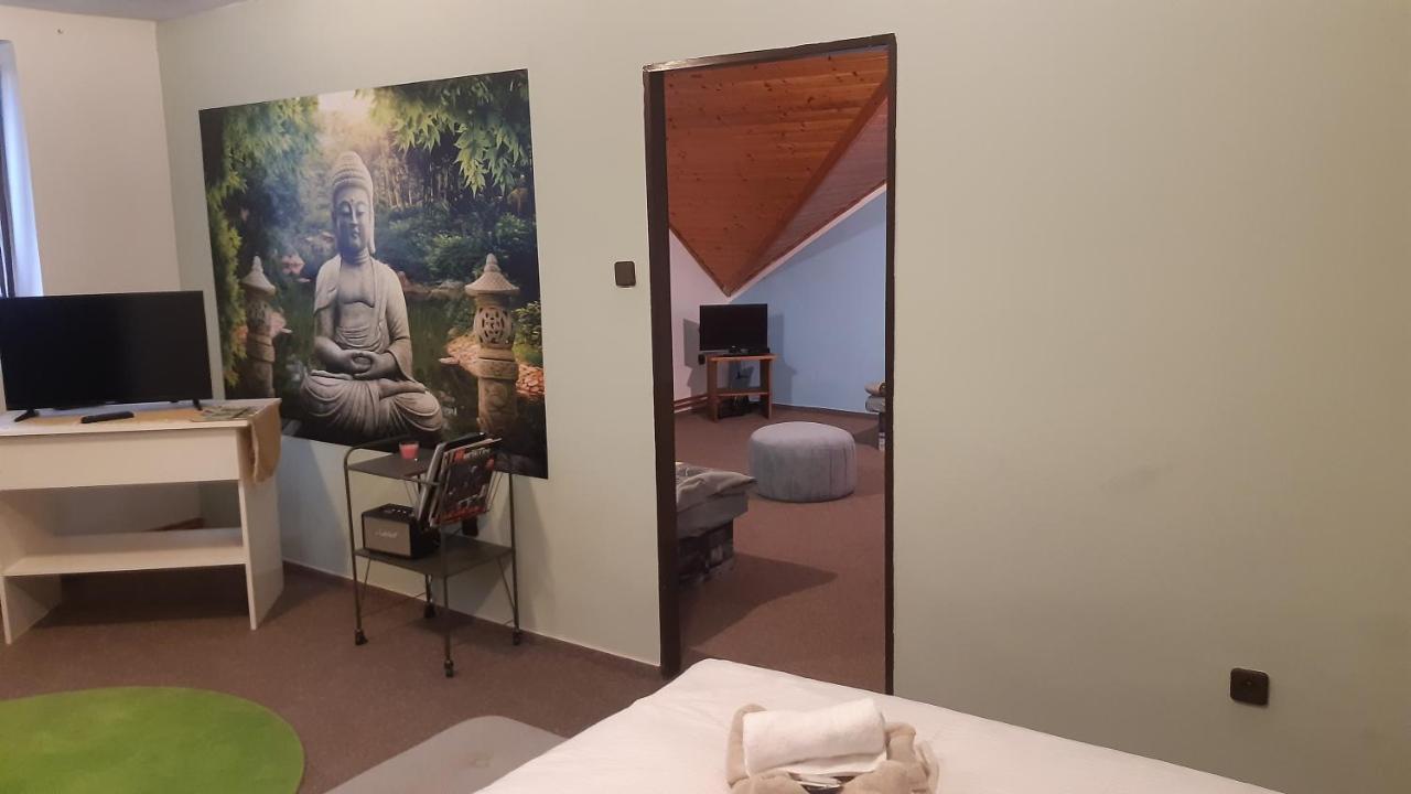 Budha Apartma Jirikov  Ngoại thất bức ảnh